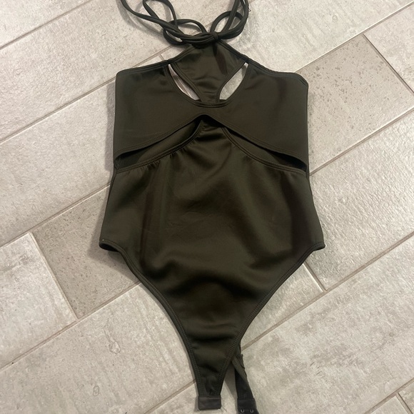 Revolve cut-out bodysuit - Picture 2 of 5